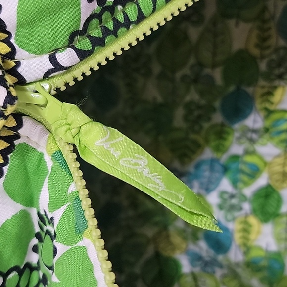 VERA BRADLEY LIMES UP DUFFLE BAG TRAVEL BAG - Picture 4 of 4